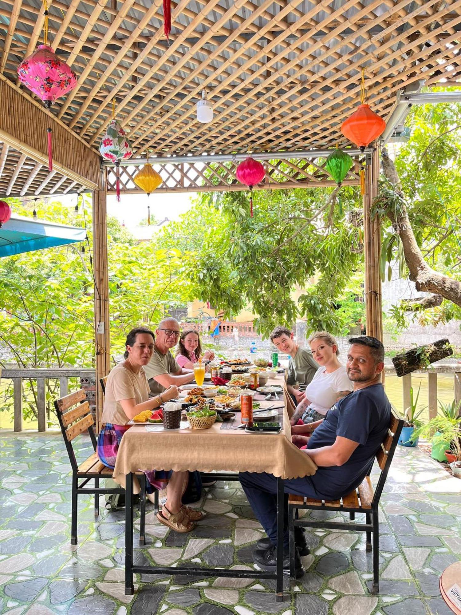 Tam Coc River View Проживание в семье Ниньбинь